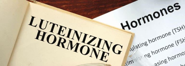 La imagen muestra dos documentos. Uno de ellos es un libro o cuaderno abierto con el título "Luteinizing Hormone" (Hormona Luteinizante), y el otro es una hoja impresa con el título "Hormones" (Hormonas), donde se mencionan diferentes tipos de hormonas como TSH, FSH, entre otras.