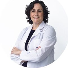 Dra. Sara Varela, médica profesional, retrato corporativo