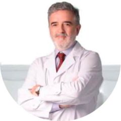 Retrato profesional del Dr. Barattini, médico experto.