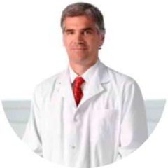 Doctor Cogorno perfil profesional en bata blanca